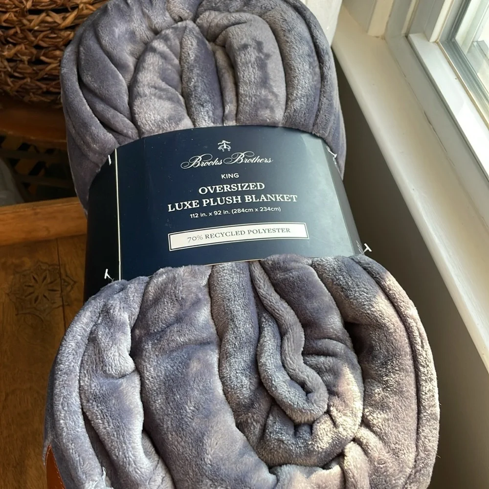 🎉HP🎉~BROOKS BROTHERS King Luxe Plush Blanket 🛏️ NWT! Slate blue color - Picture 12 of 13